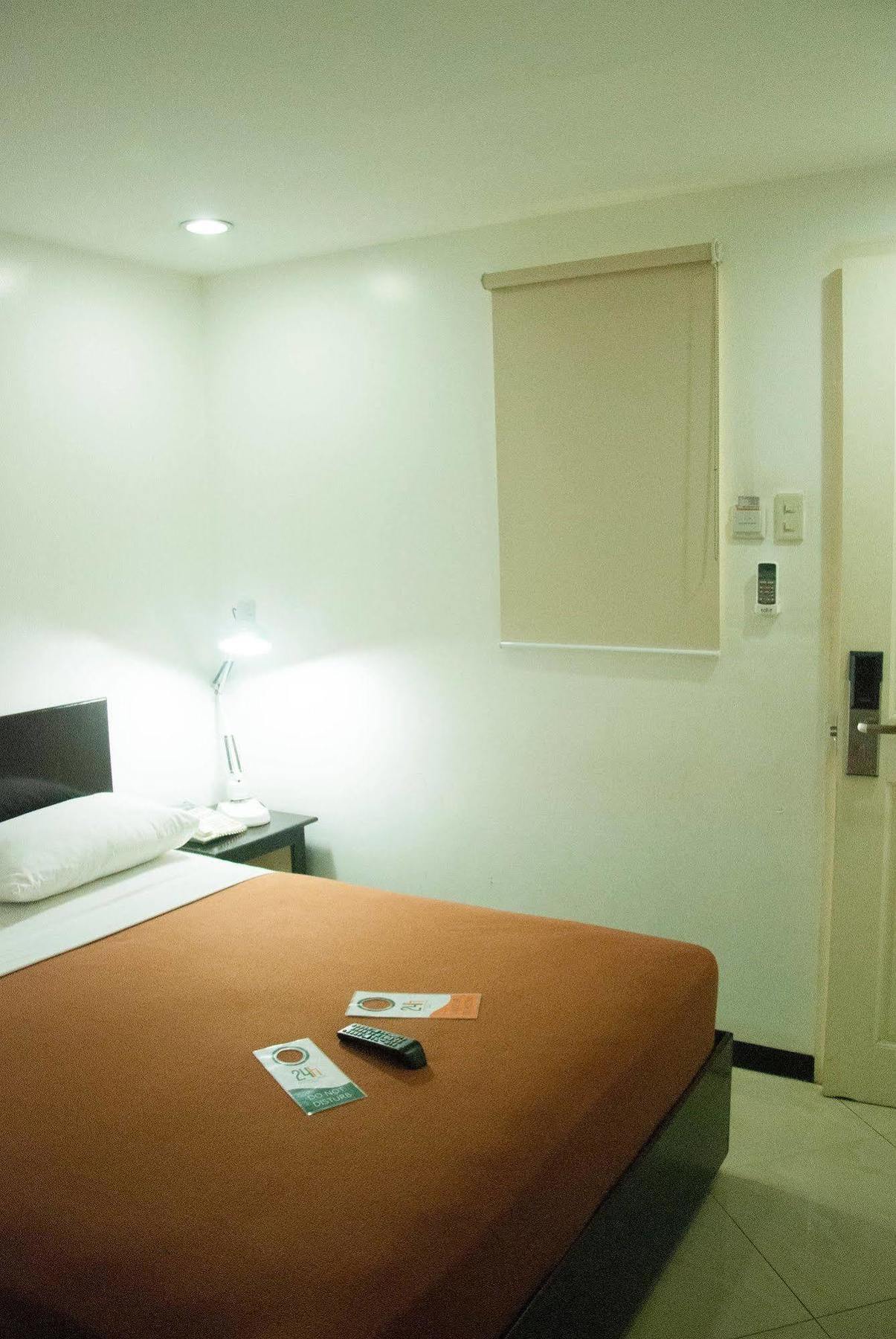 Zen Rooms Basic La Paz Makati City Exterior foto
